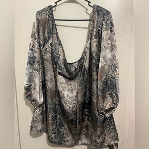 Metro7 woman’s plus size silk blouse in silver and Navy size 3